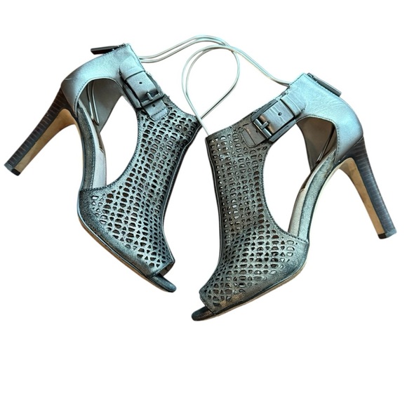 Louise et Cie Lo-Olivia 2 Leather Perforated Design Heel In Gunmetal Size 7 - Picture 1 of 8
